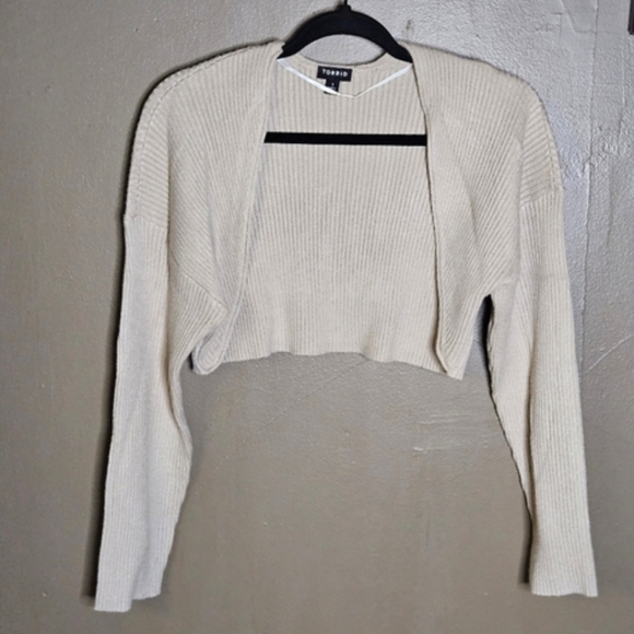 torrid Sweaters - 💥Sale💥NWOT TORRID Beige Women's Shrug